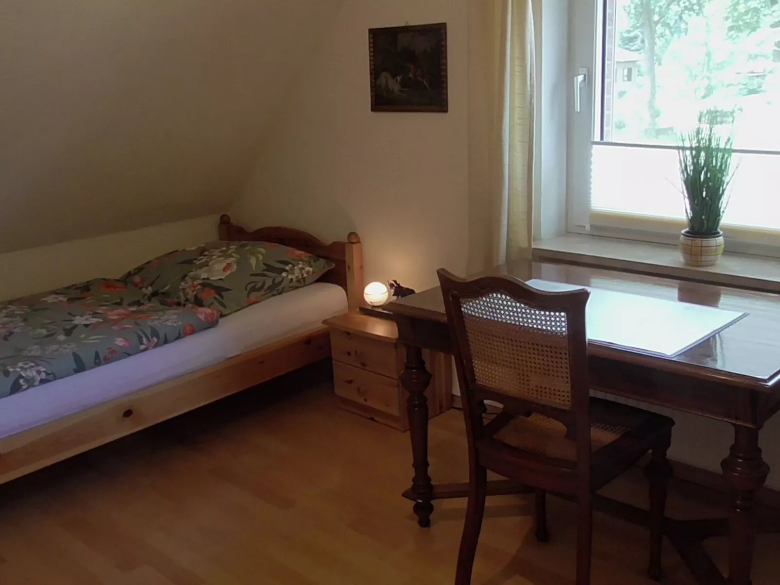 Mit überdachter Terrasse und Carport-Binnen