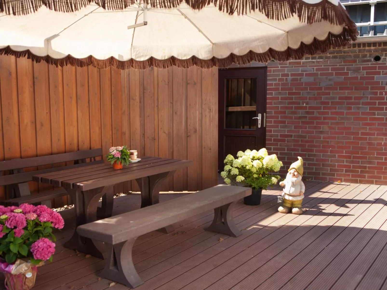 Modern eingerichtete Suite mit Terrasse-Buiten