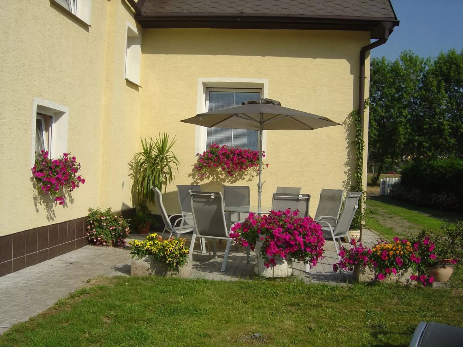 Mit Garten und Pools-Image-tags.info