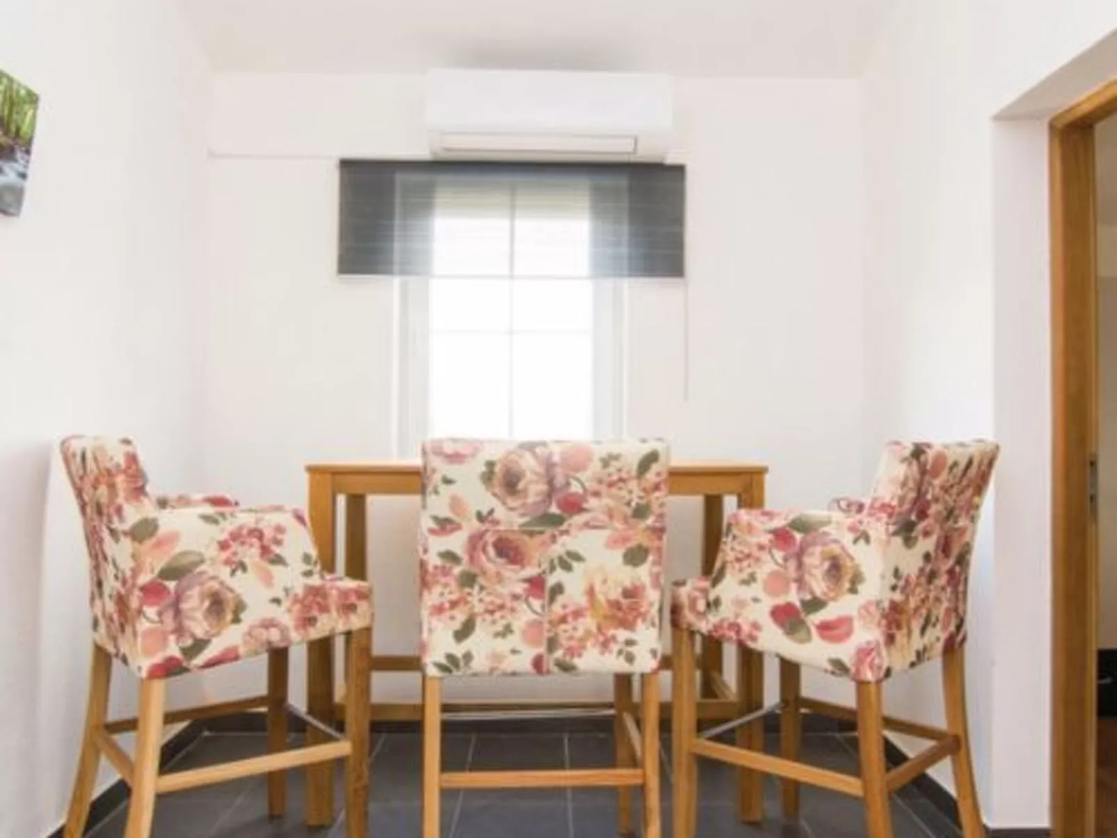 Laura mit Pool-Binnen