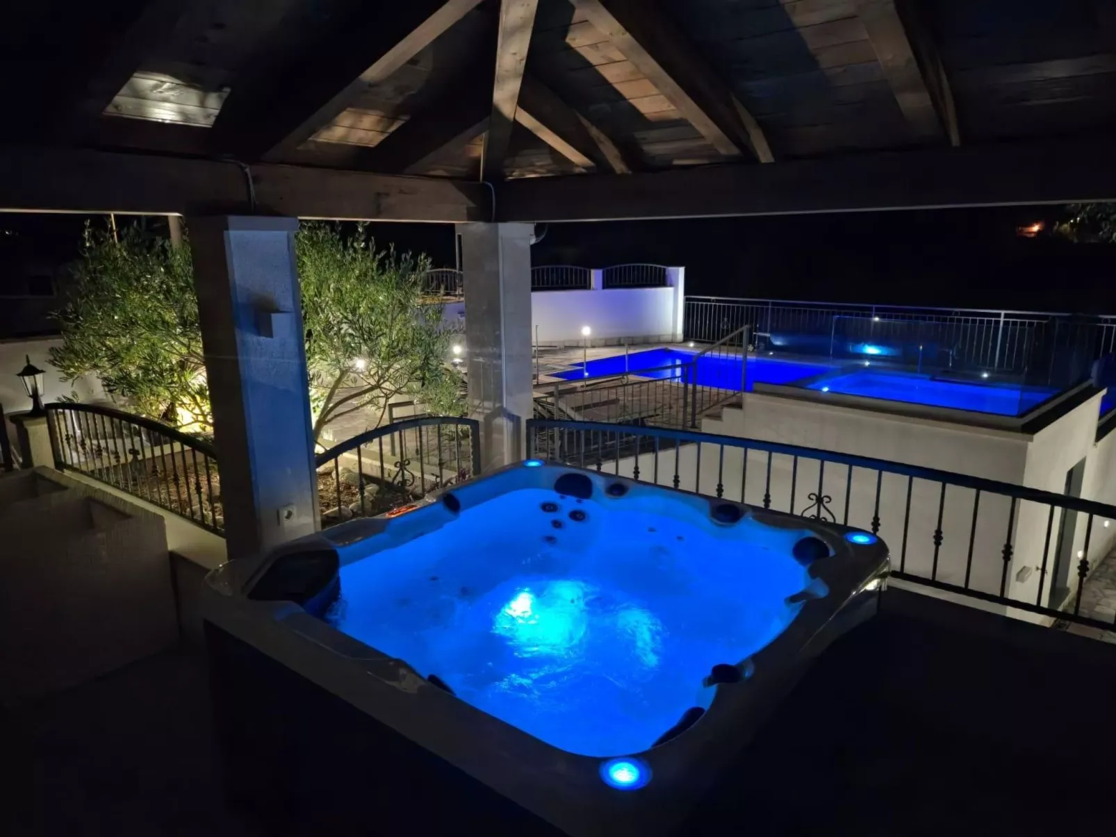 Stipanovi Dvori mit Bergblick-Buiten