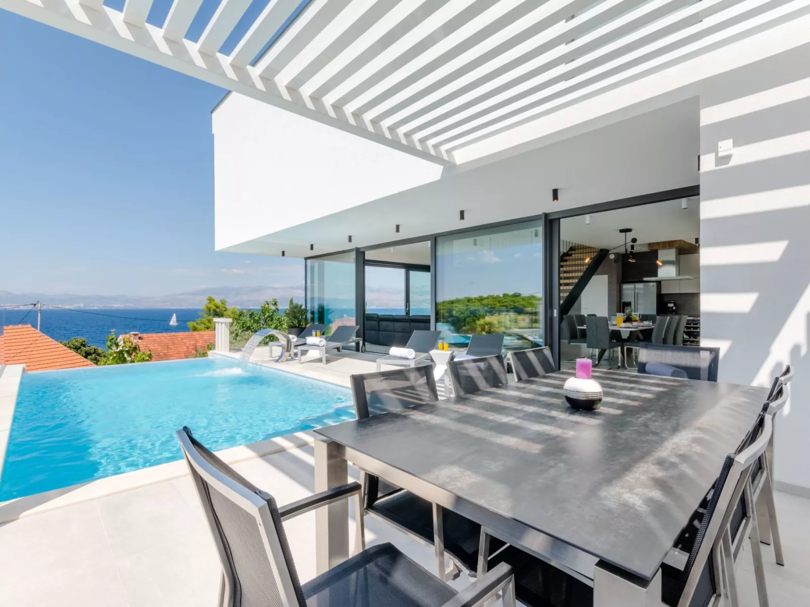 Tolles Ferienhaus in Sutivan mit Privatem Pool-Binnen