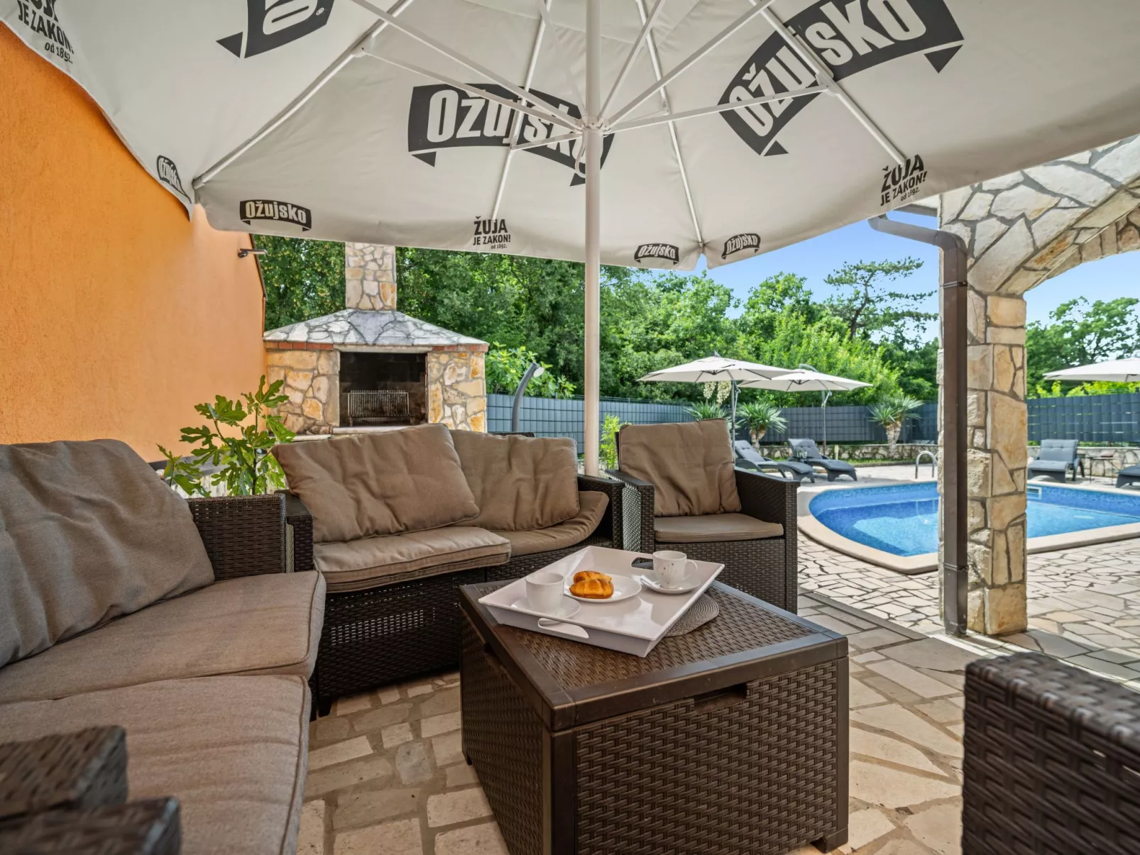 Villa Fortuna für bis zu 9 Personen und mit beheiztem Aussenpool-Binnen