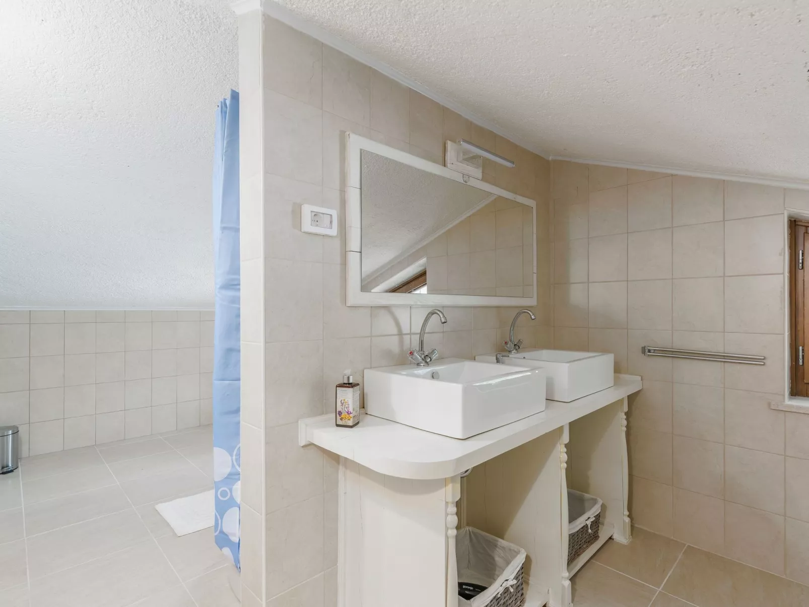 Vila Lipica-Image-tags.info