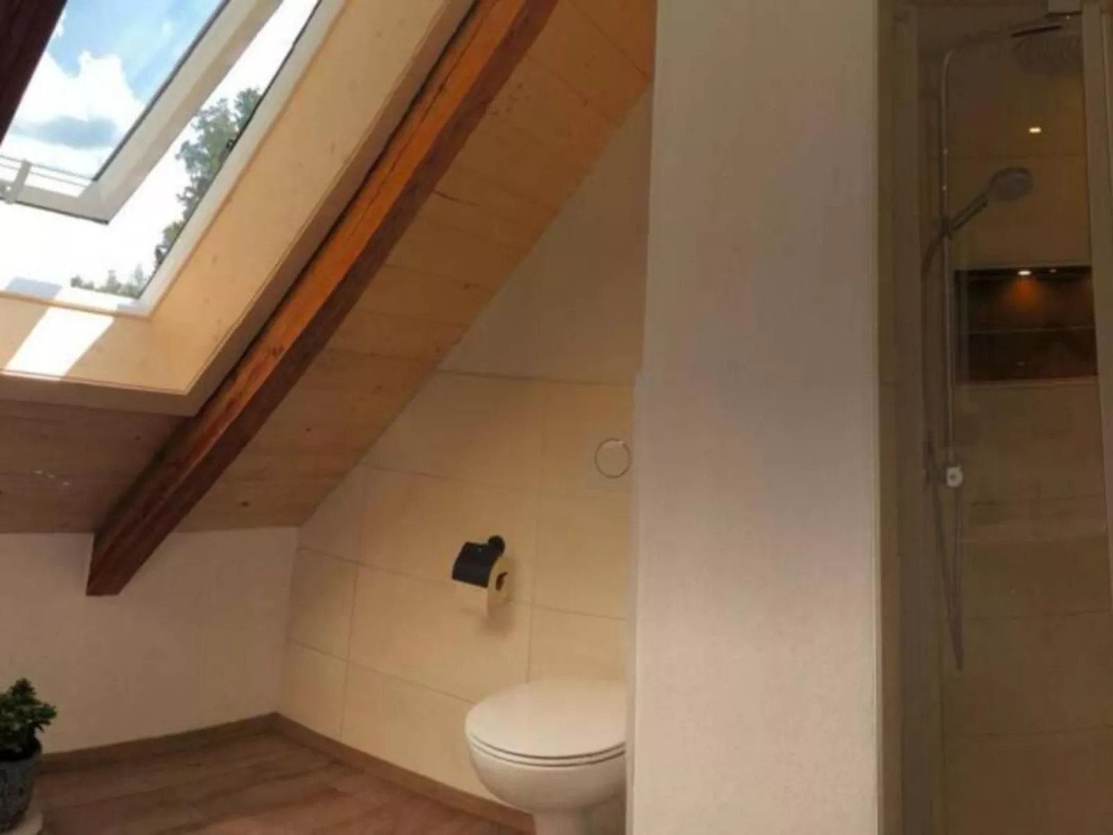 Moderne Ferienwohnung mit Hot Tub und Fasssauna-Binnen