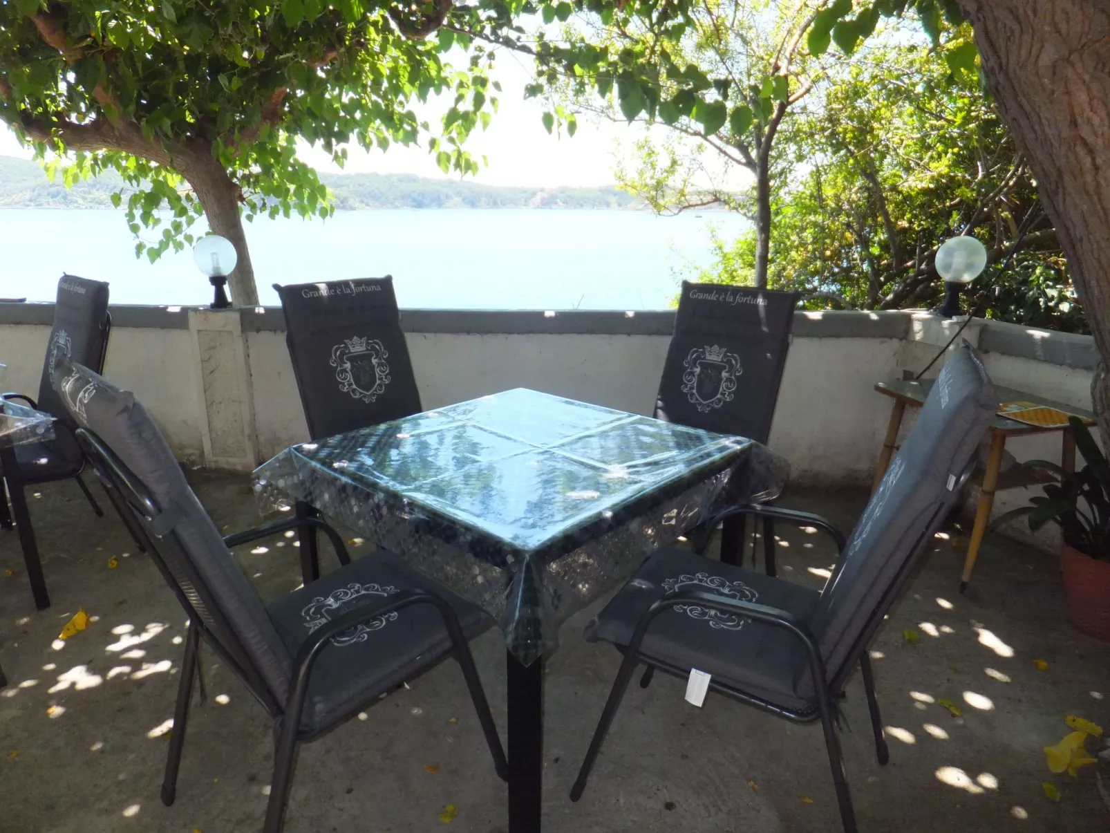 Appartement 6 - mit einer großen Terrasse-Buiten