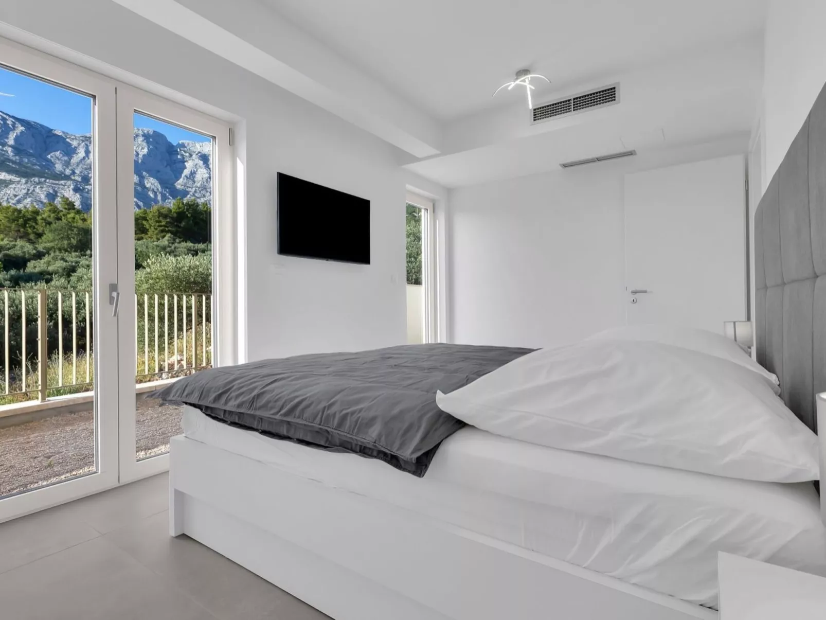 Apartman DeLux with private pool-Binnen