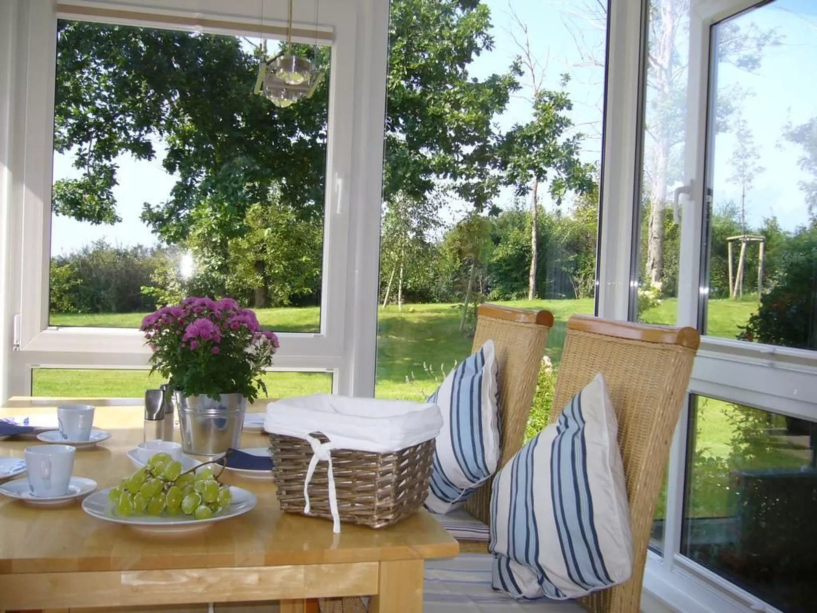 Mit großer Terrasse und herrlicher Aussicht-Buiten