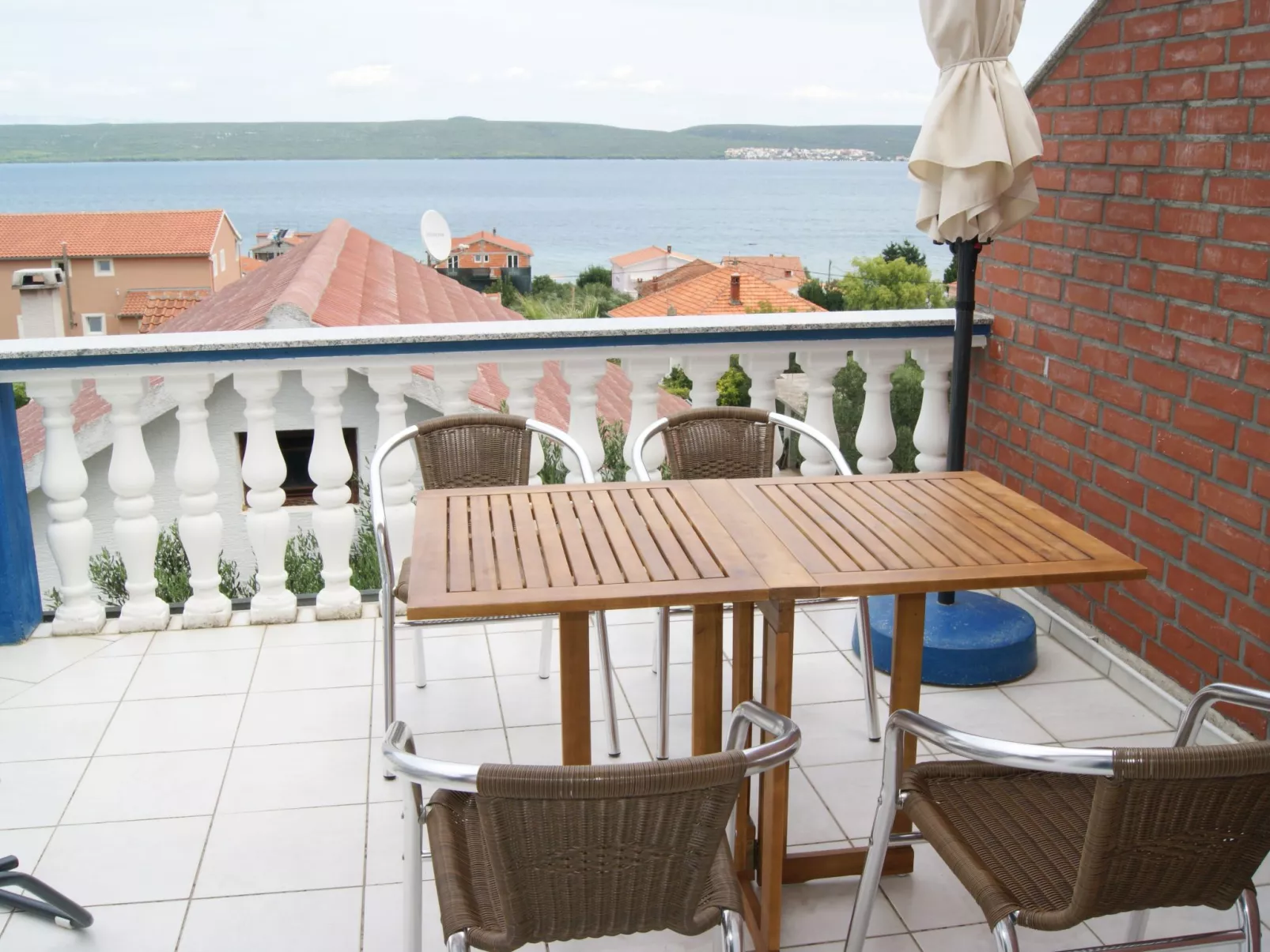 FeWo 2, mit 1. Schlafzimmer für 4. Personen mit Balkon im ersten Obergeschoss g-Buiten