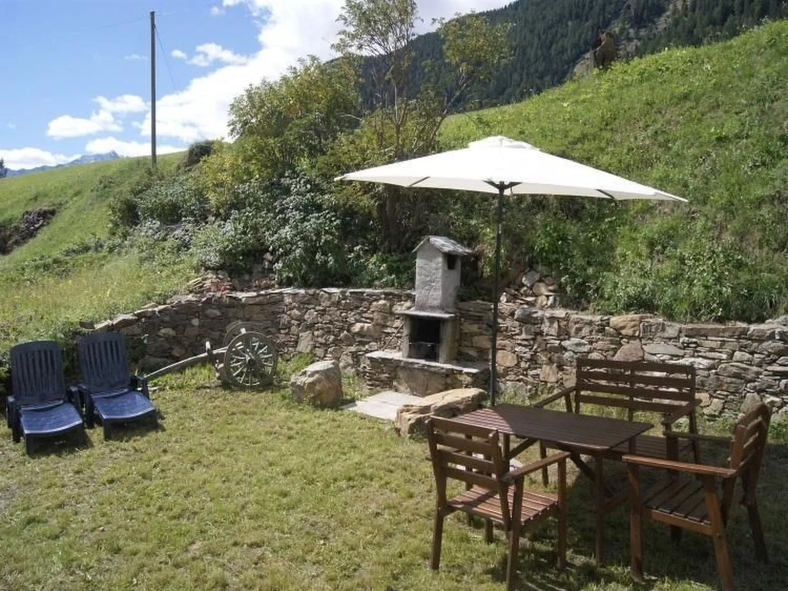 Charmantes 3.5 Zi Rustico-Buiten