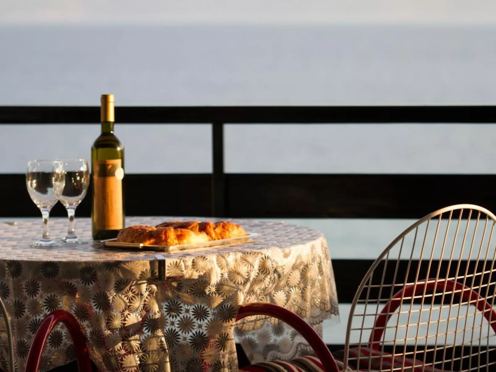 Große Ferienwohnung in Duće mit Privatem Balkon und Meerblick-Buiten