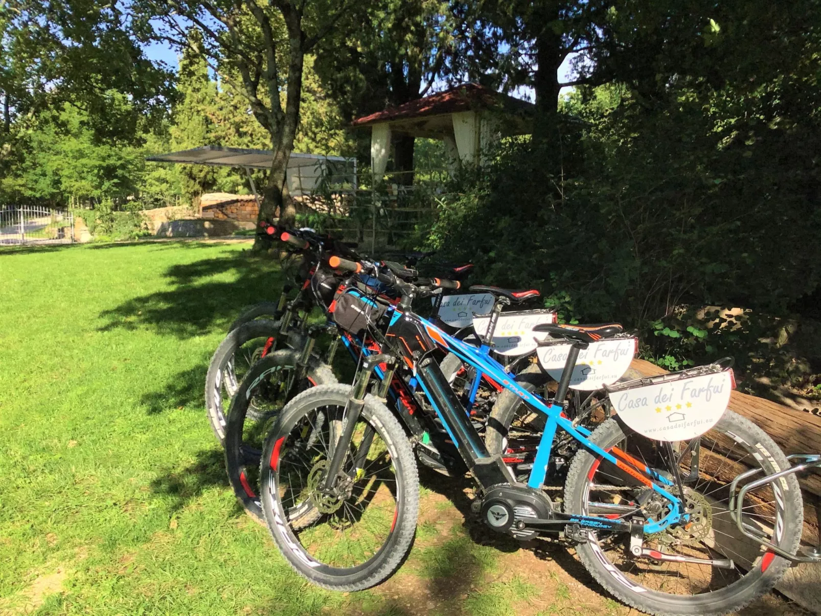 Mit privatem Pool-Buiten