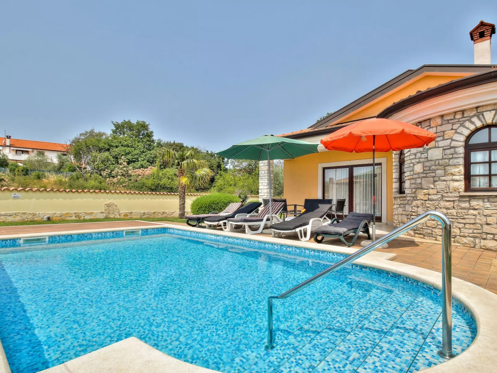 Schöne Ferienvilla Morena mit Pool-Buiten