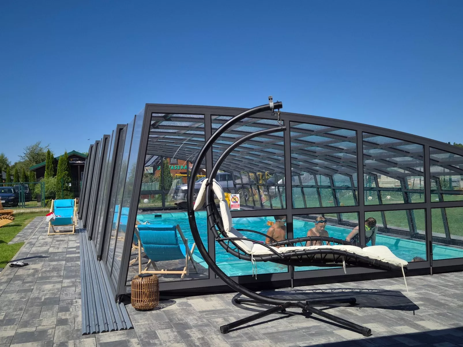 Mit Schwimmbad-Buiten