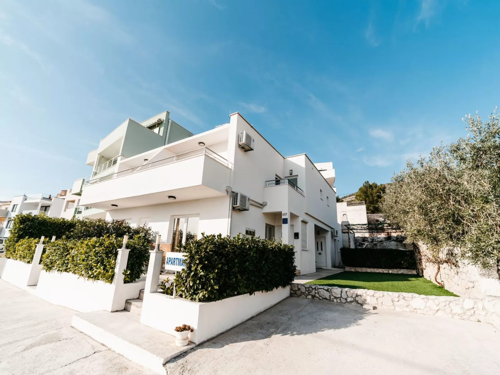 Moderne Ferienwohnung mit Meerblick-Buiten