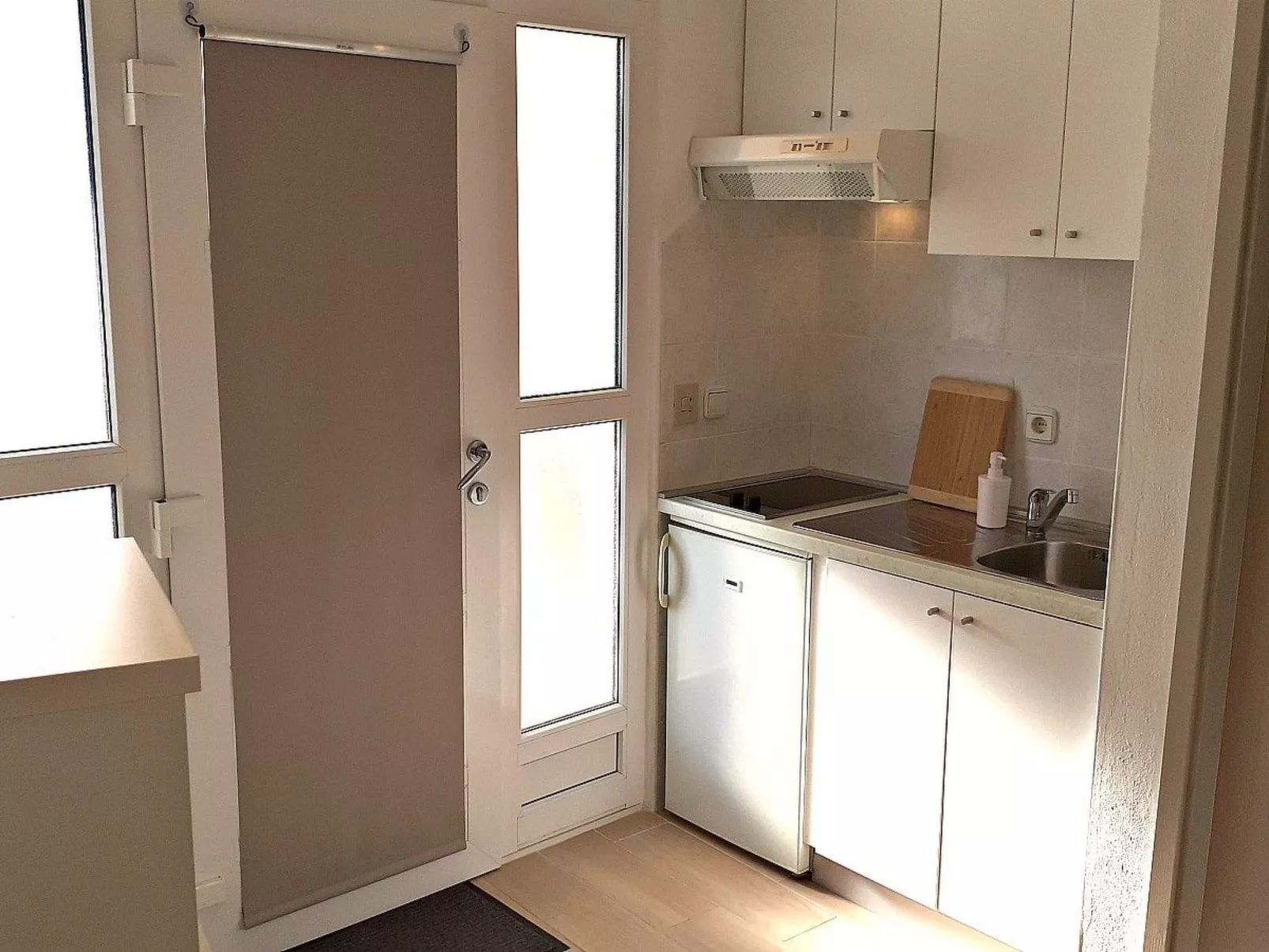 Wohnung mit Balkon und Meerblick in Strandnähe-Binnen