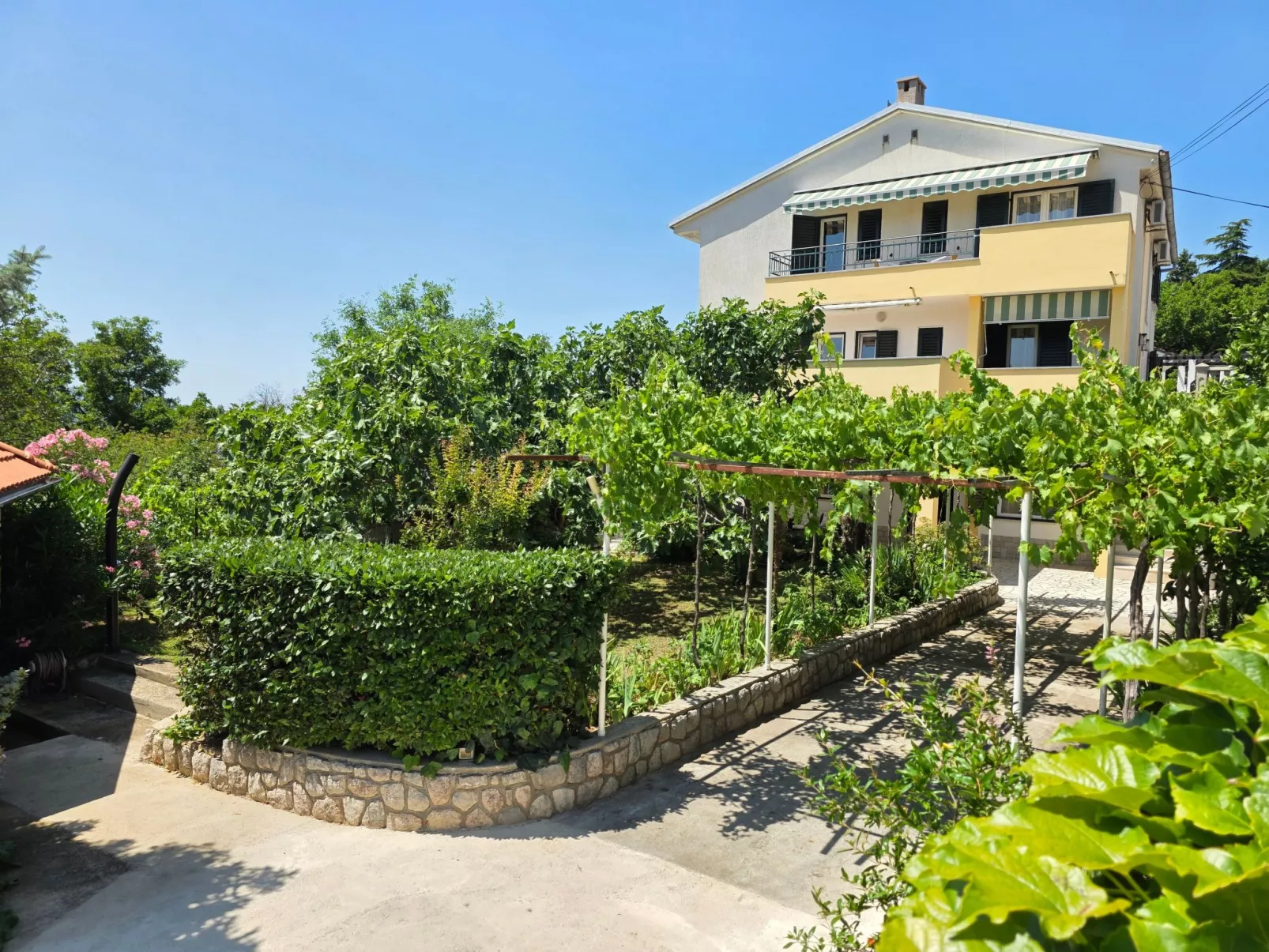 Wohnung mit Meerblick, 150 m vom Strand entfernt-Buiten