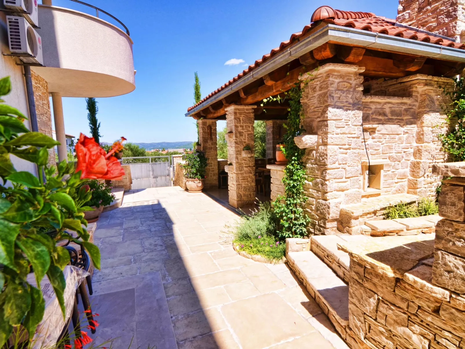 Wohnung für 4 Personen mit Pool und Jacuzzi-Buiten