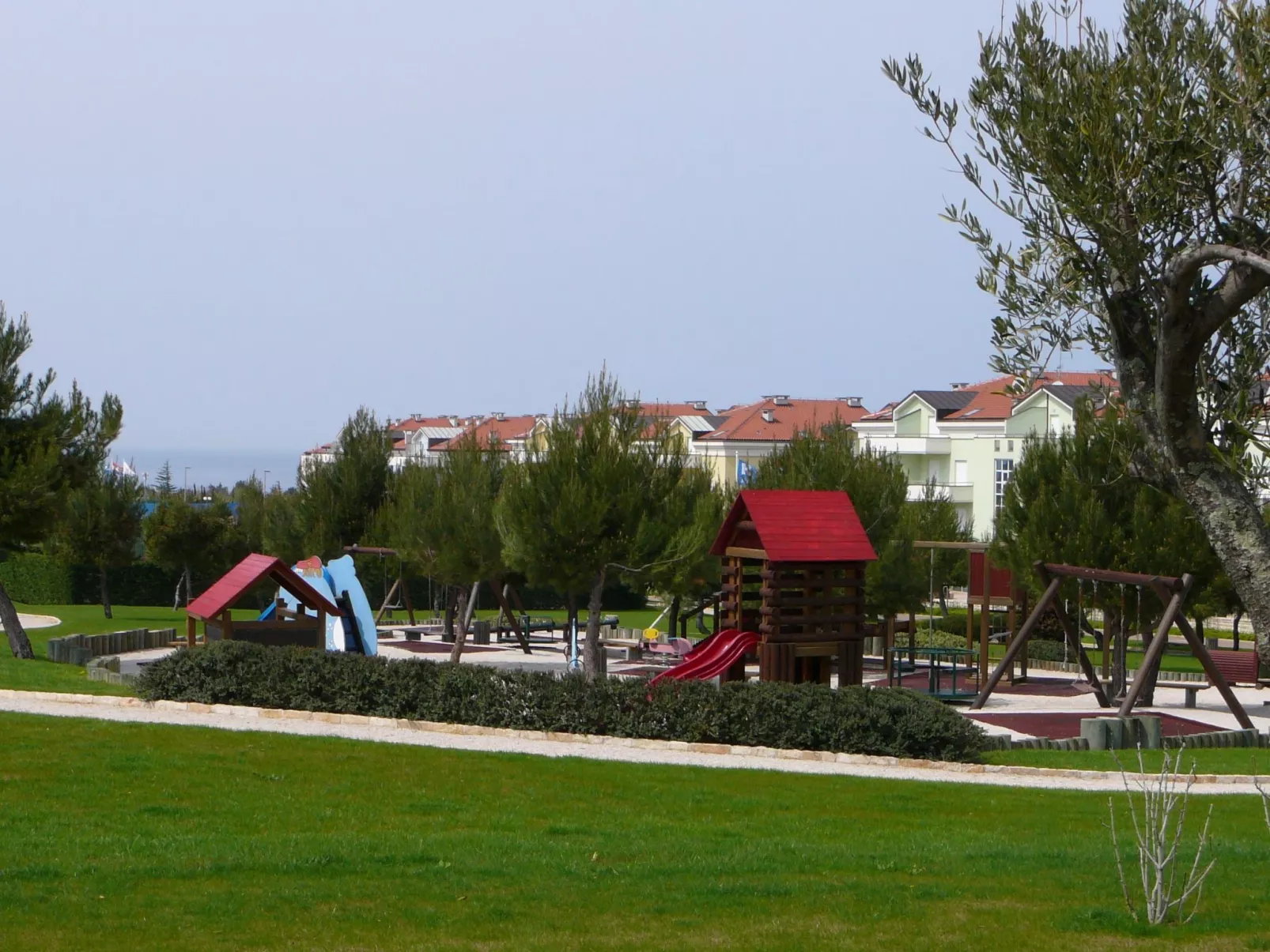 Villa del Golfo, Apartement mit Garten und Pool-Buiten