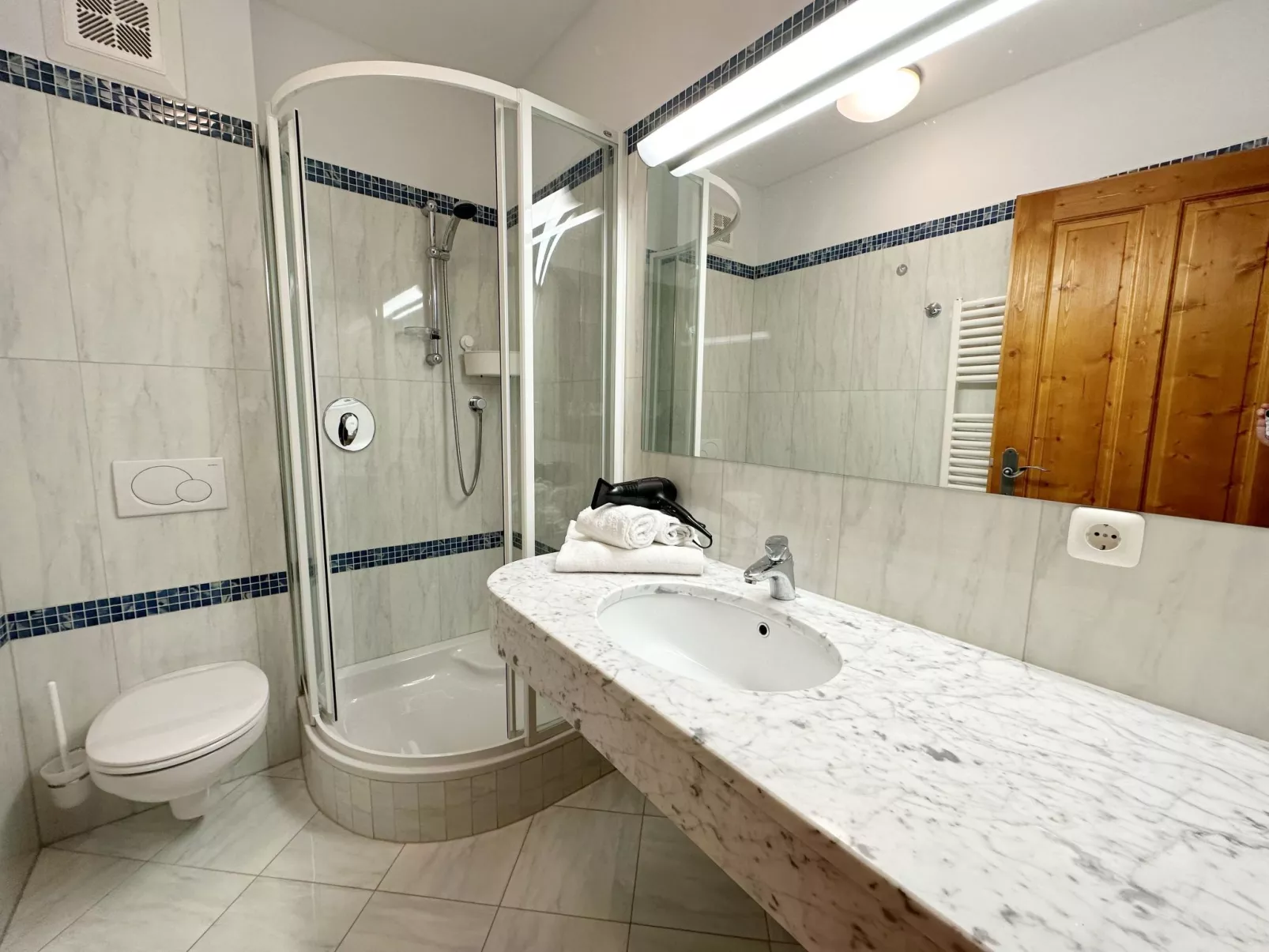 Wasserfal top 2-Binnen