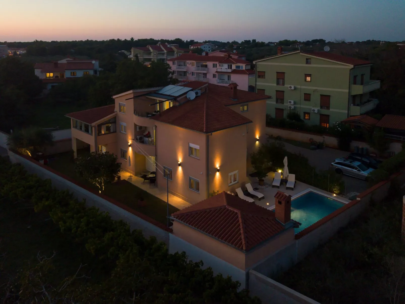 Geräumige Ferienwohnung für vier Personen mit Balkon und Meerblick-Buiten