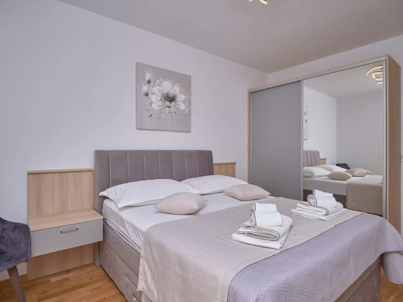 M Ganze Etage in einem geräumigen Haus mit Pool-Binnen