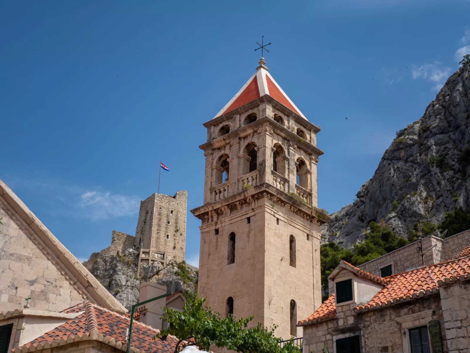 In Omiš mit Privatem Balkon-Omgeving