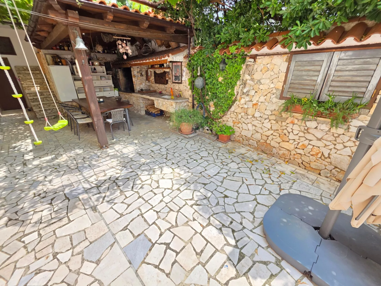 Wohnung mit Terrasse - Gemeinschaftspool-Buiten