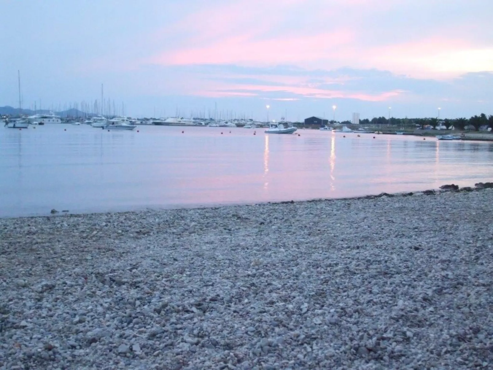 Wohnung mit Balkon-Buiten