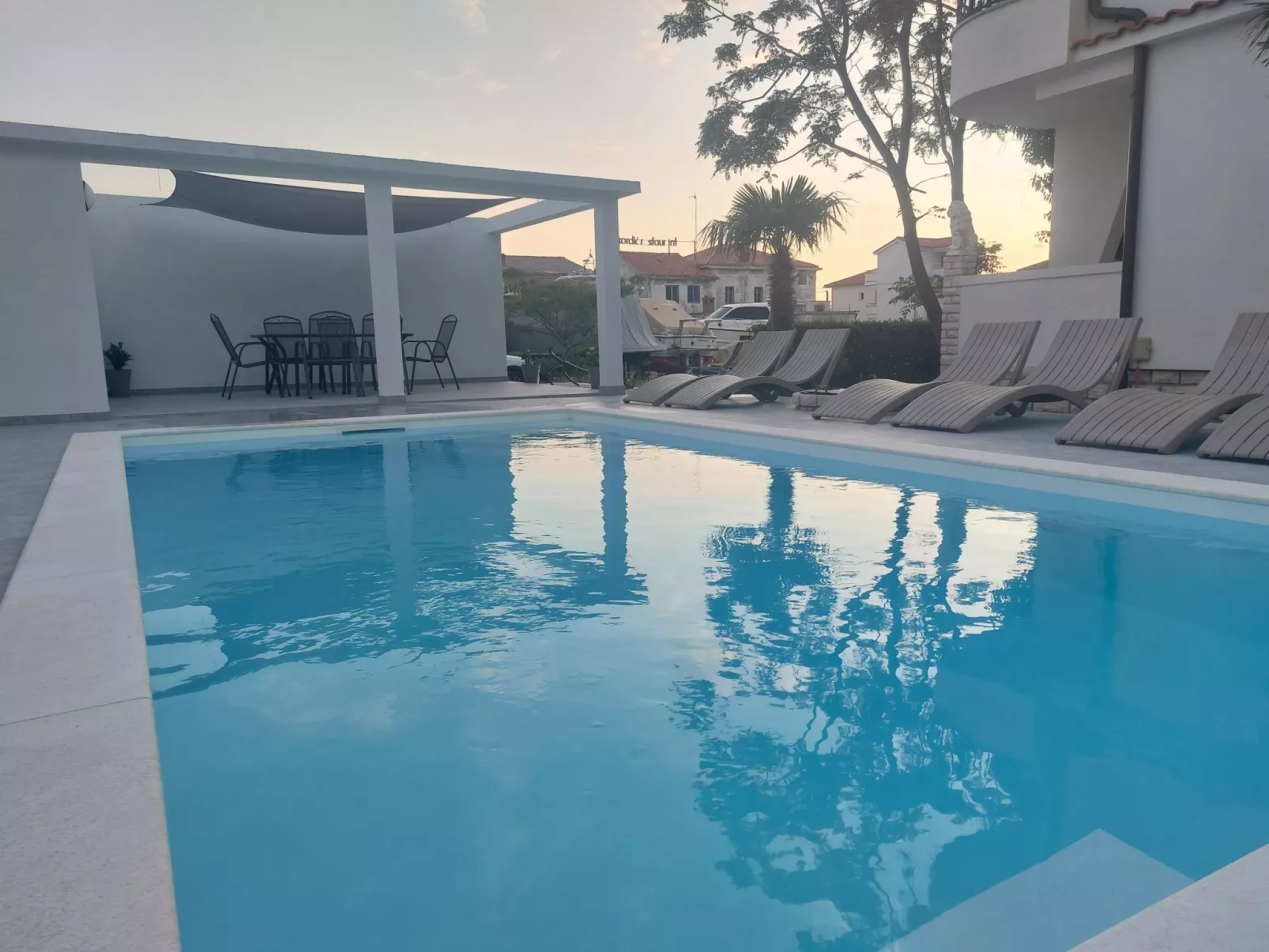 Appartement in Barbat mit Großer Terrasse-Buiten