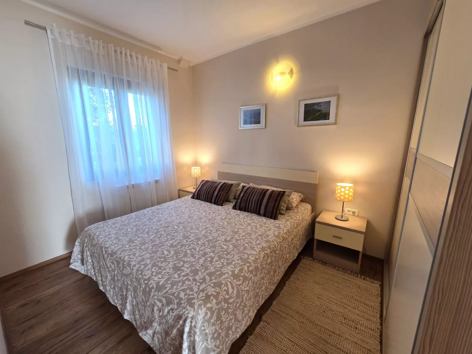 Elegantes Familienappartement mit privatem Pool-Binnen