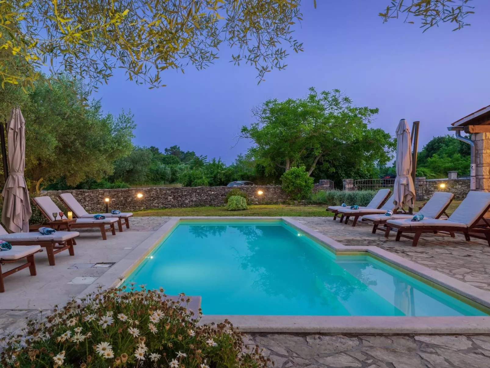 Villa mit privatem Pool und großem Garten-Buiten