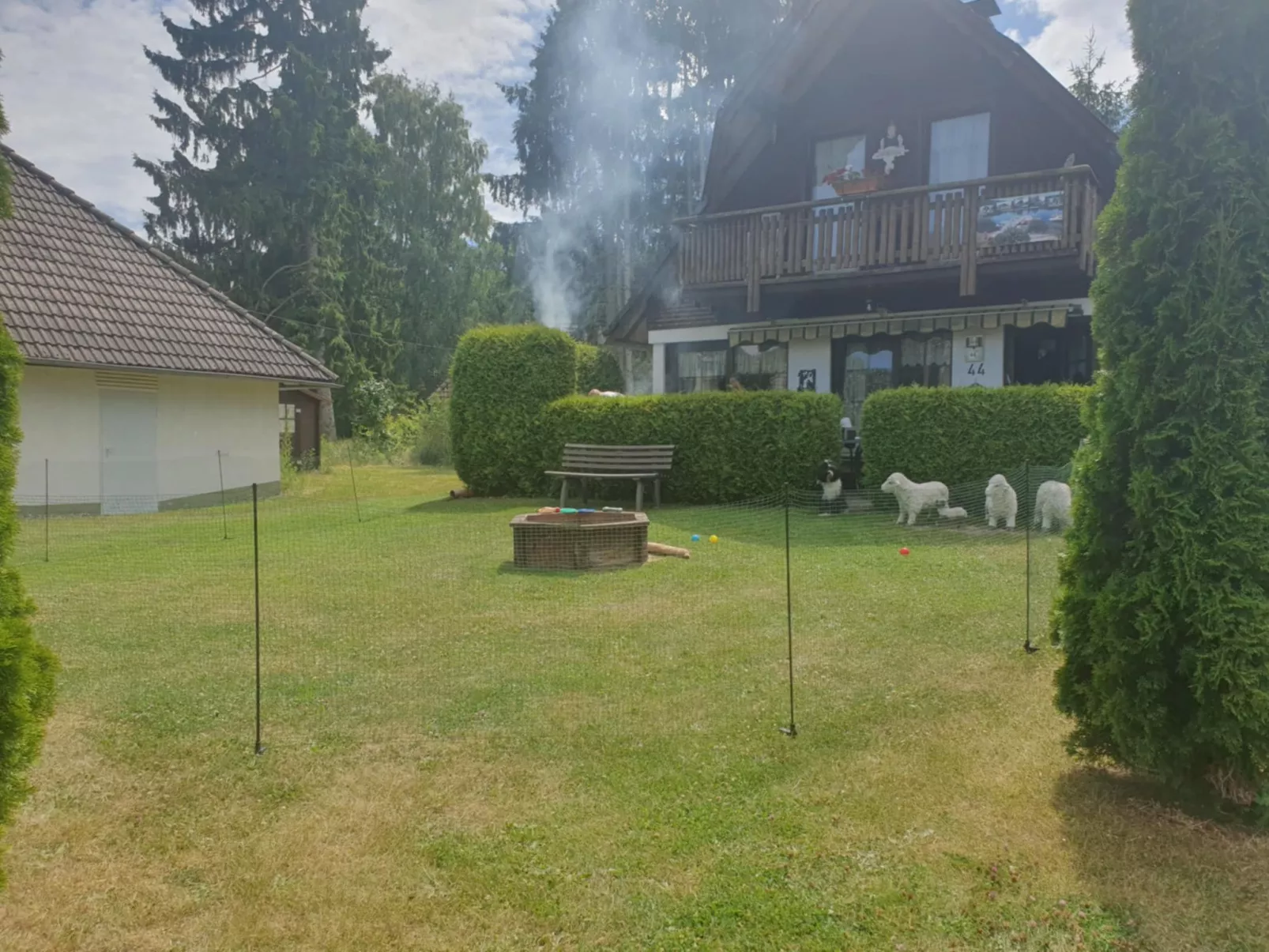 Haus Rotkäppchen-Buiten