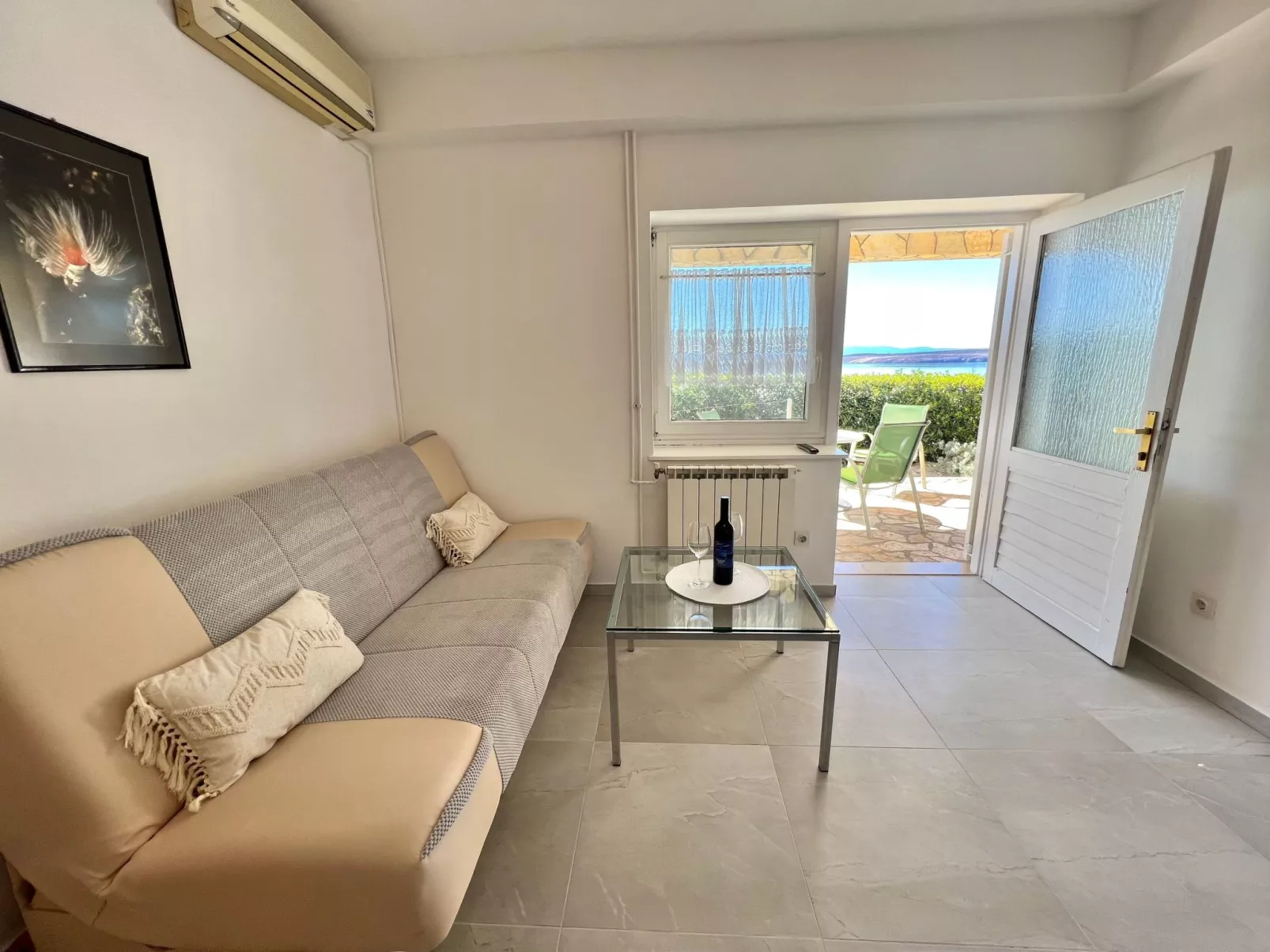 In Dramalj mit Terrasse und Garten und Meerblick-Binnen