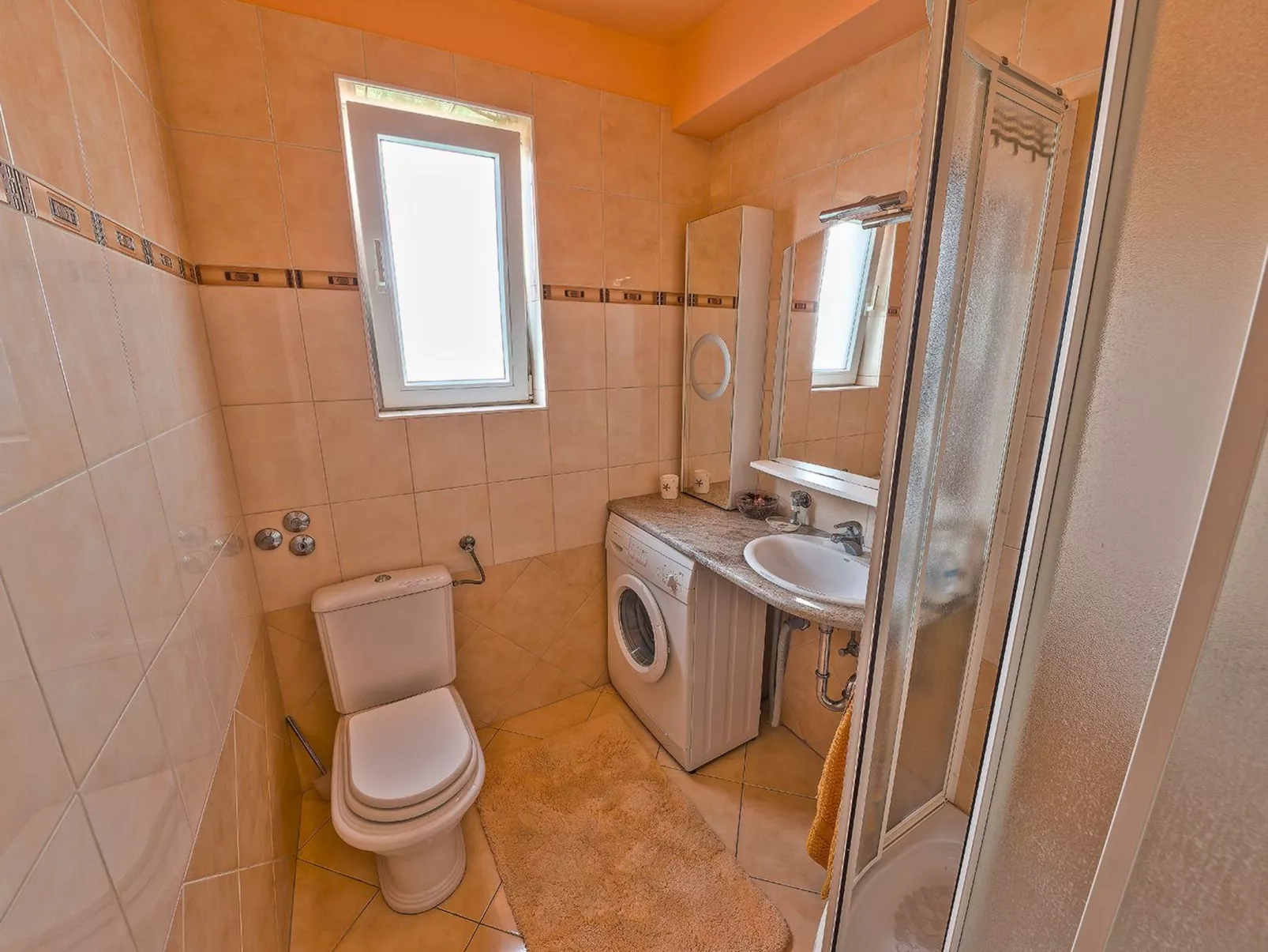 "Dantin" mit Blick auf das Wasser-Binnen