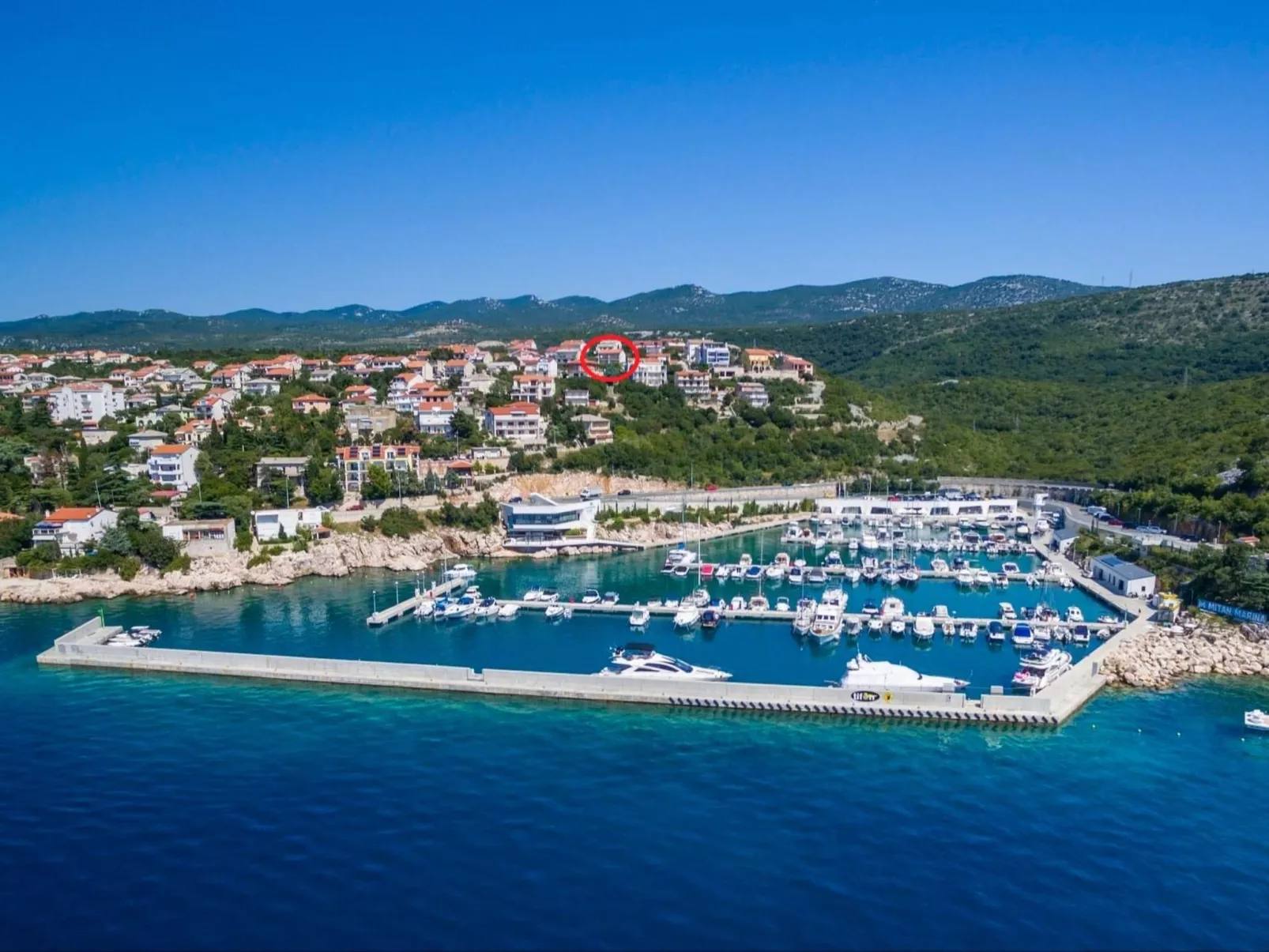 Wohnung für 7 Personen mit Terrasse und Meerblick-Buiten