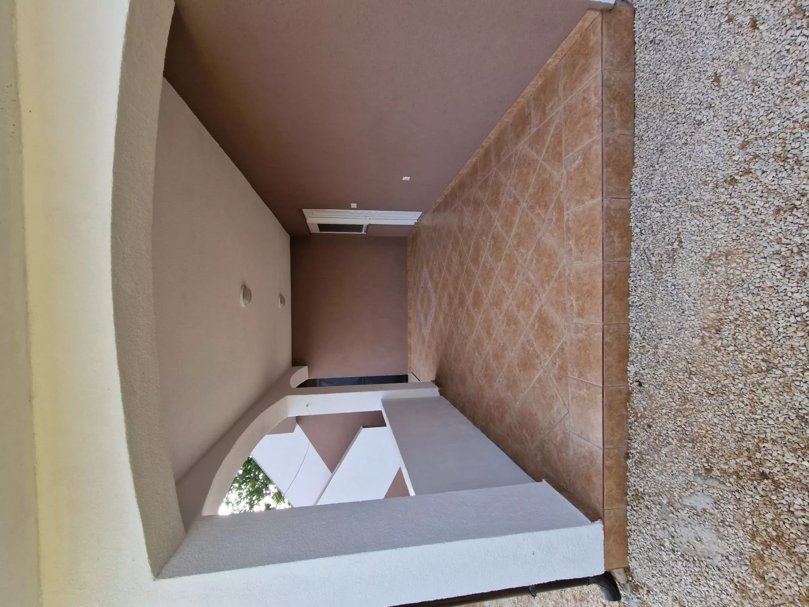 Ema erste Etage mit offener Terrasse-Buiten