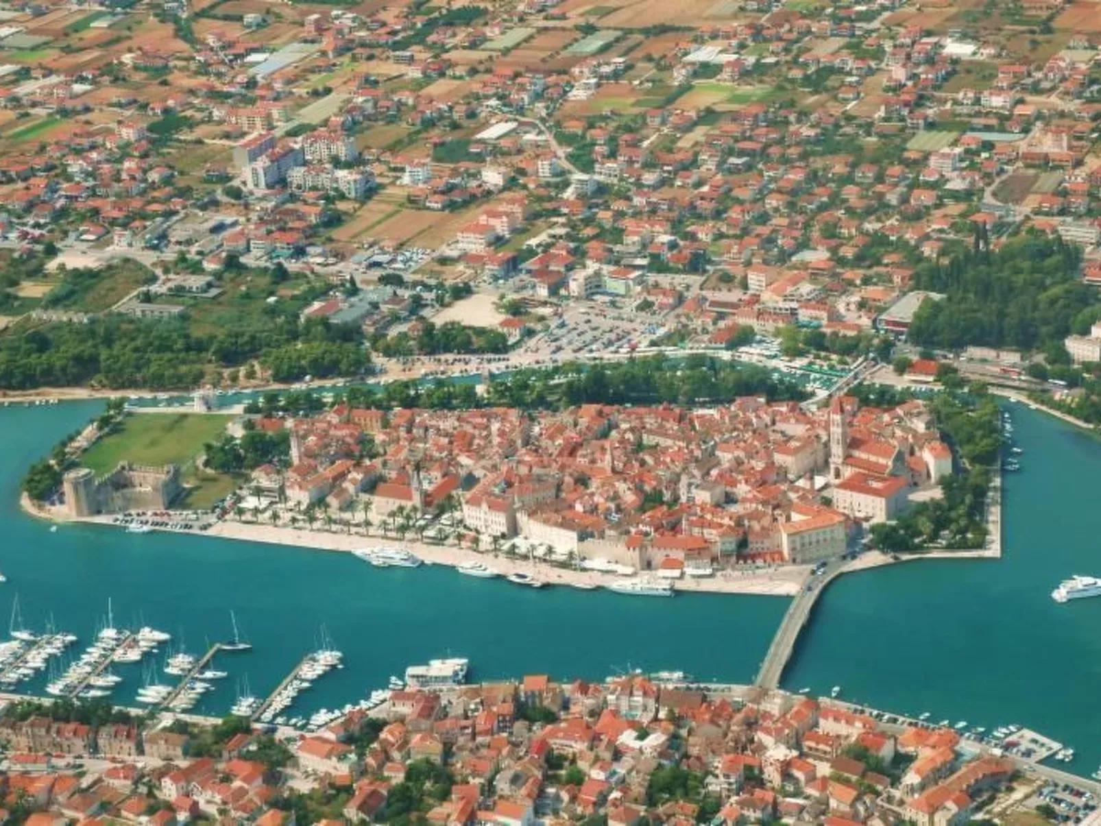 Mit Terrasse und Grill-Buiten