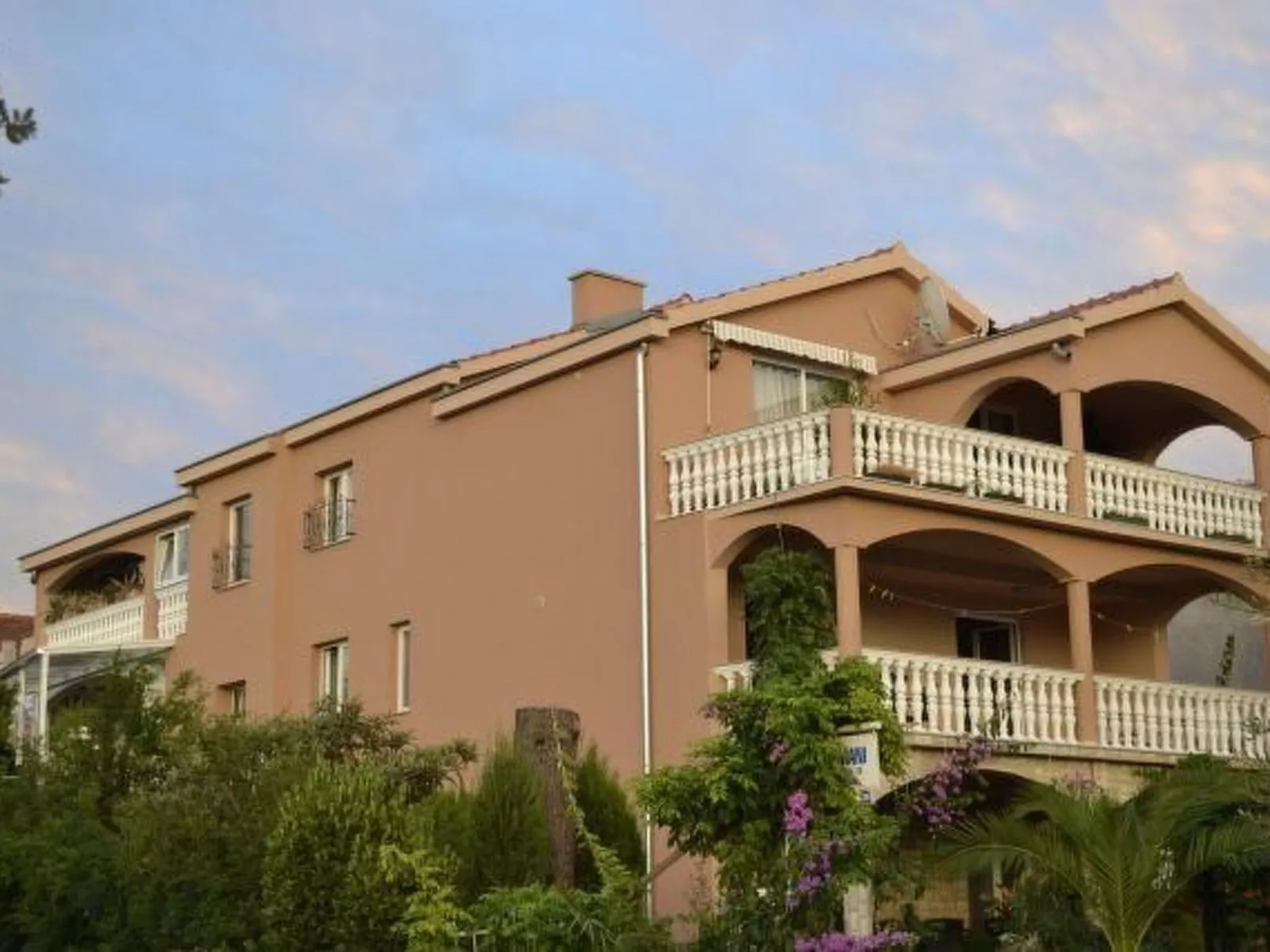 Standardstudio für kleine Familien-Buiten