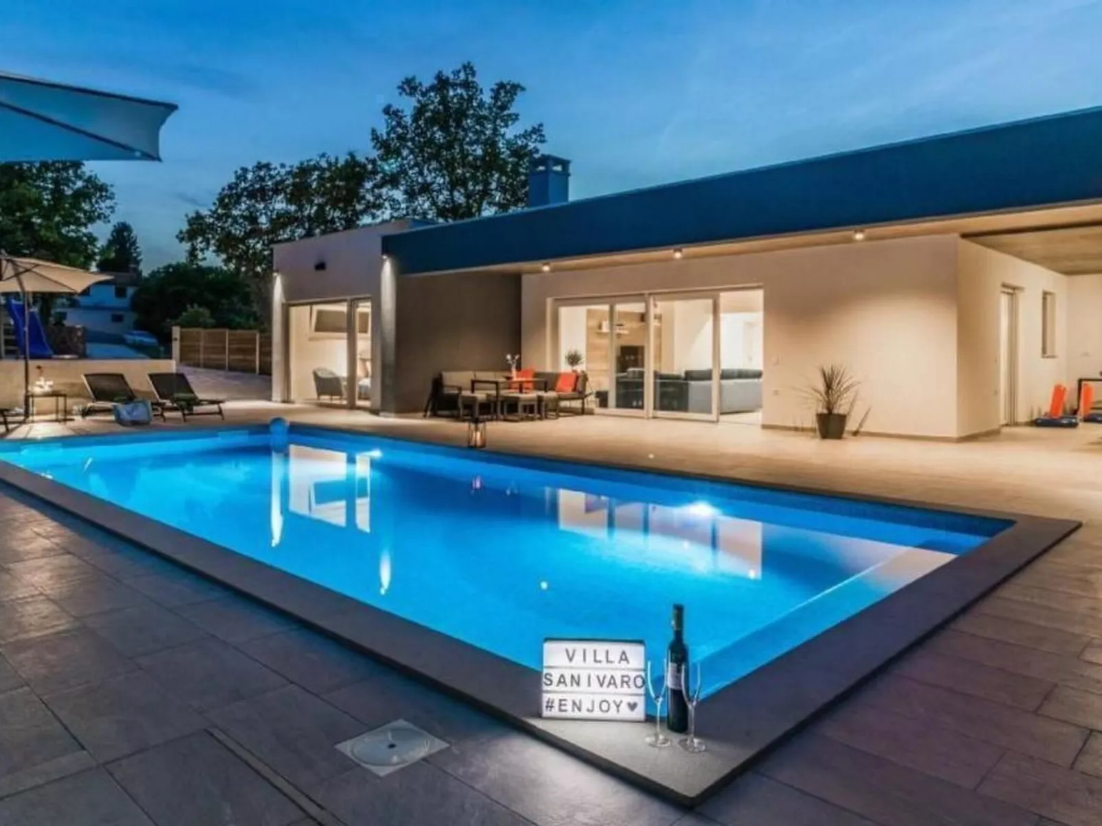 Villa Sanivaro mit beheiztem Pool und Whirlpool-Buiten