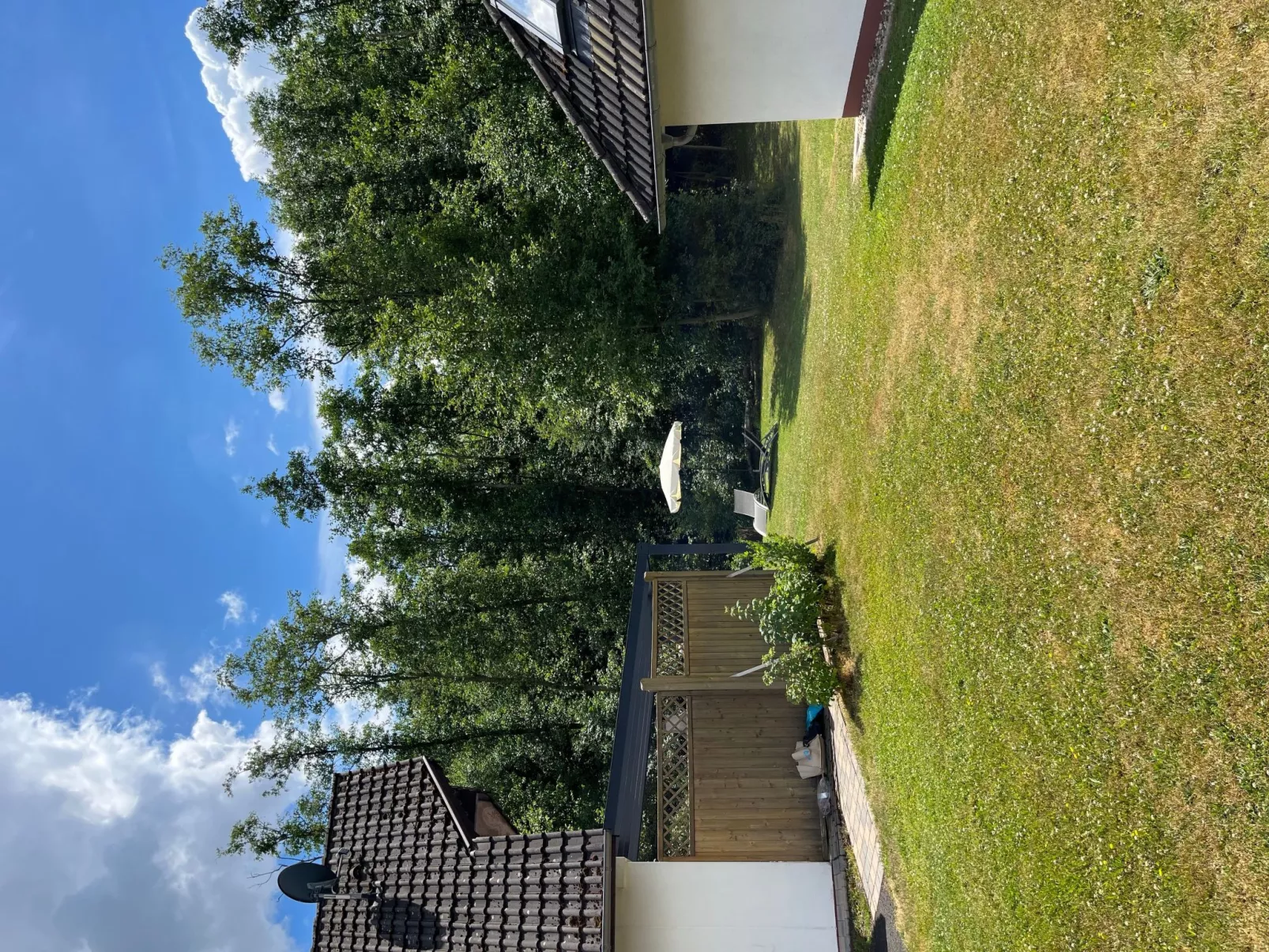 Familienfreundliches Haus mit großer Terrasse-Buiten