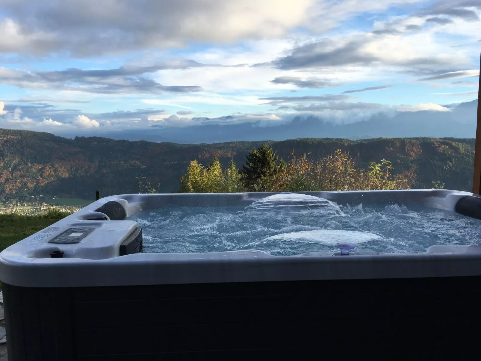 Almchalet Orter in Treffen am Ossiacher See-Buiten