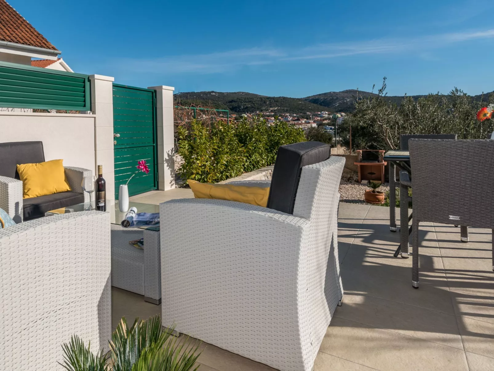 Modernes Ferienhaus mit Terrasse und Meerblick-Binnen