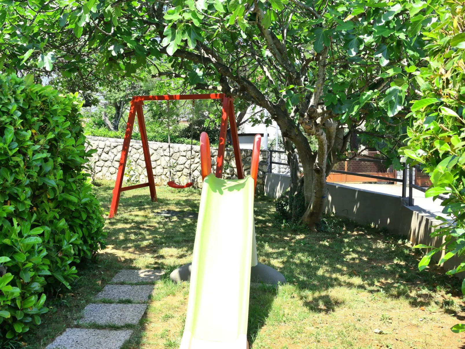 In Šilo mit Privatem Pool-Buiten