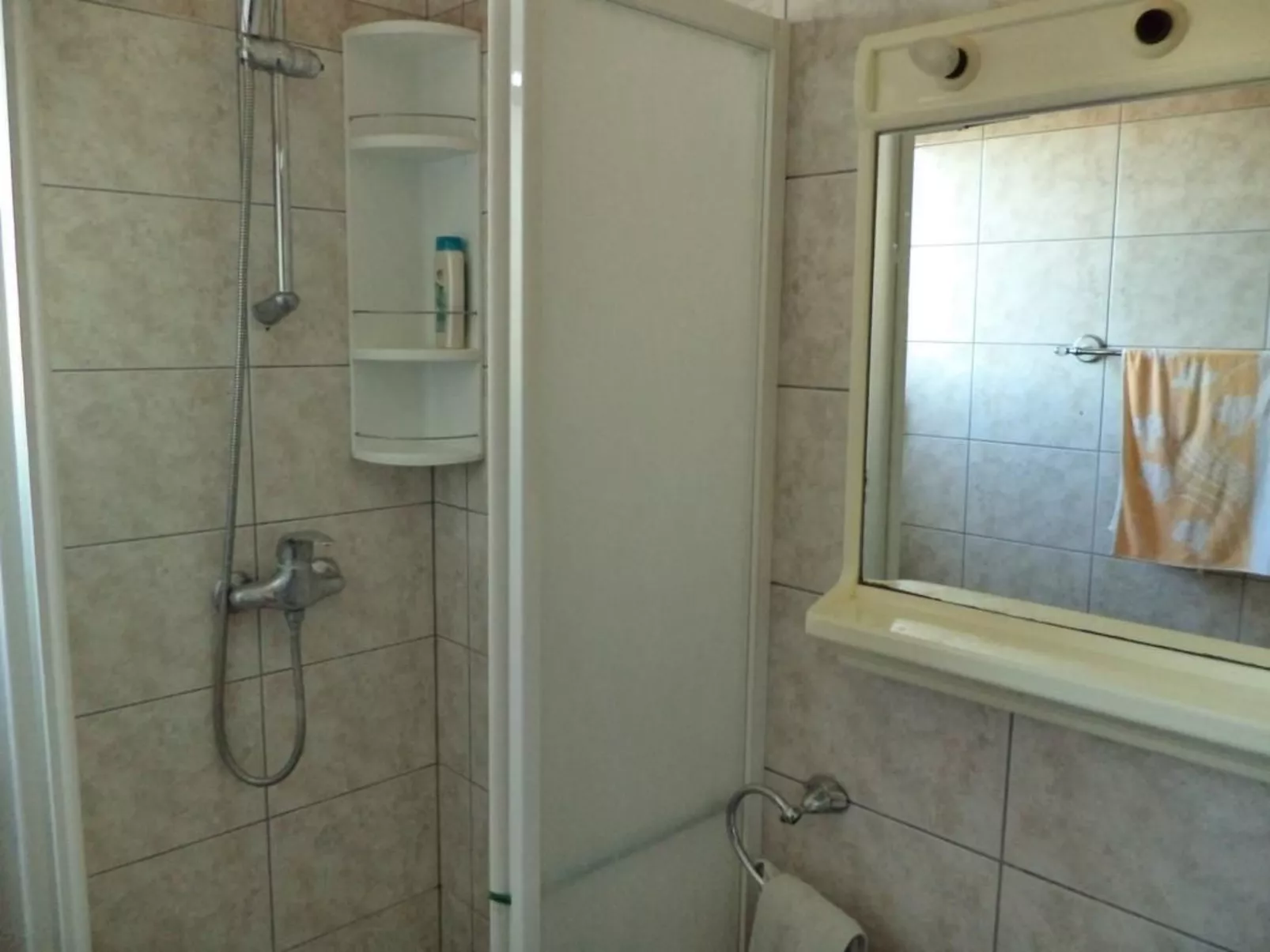 Mit Balkon, für vier Personen-Image-tags.info