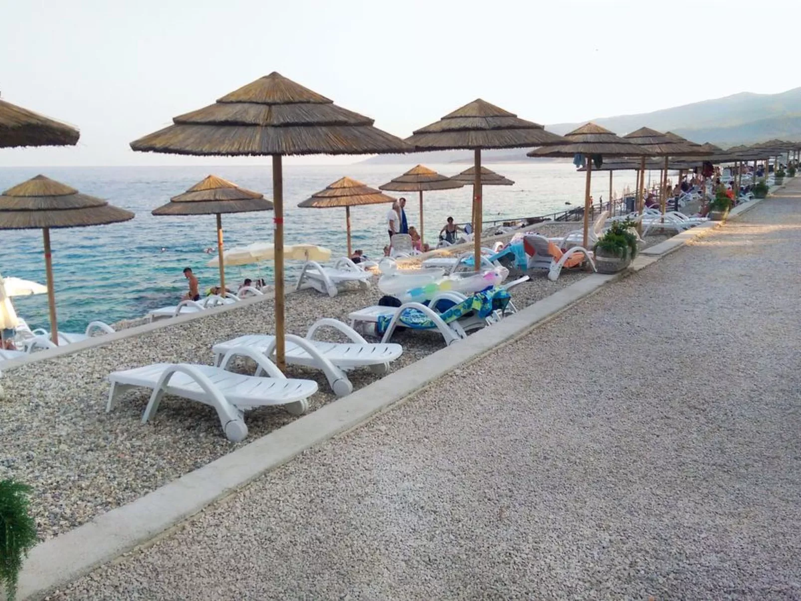 Mit Blick auf das Wasser-Buiten