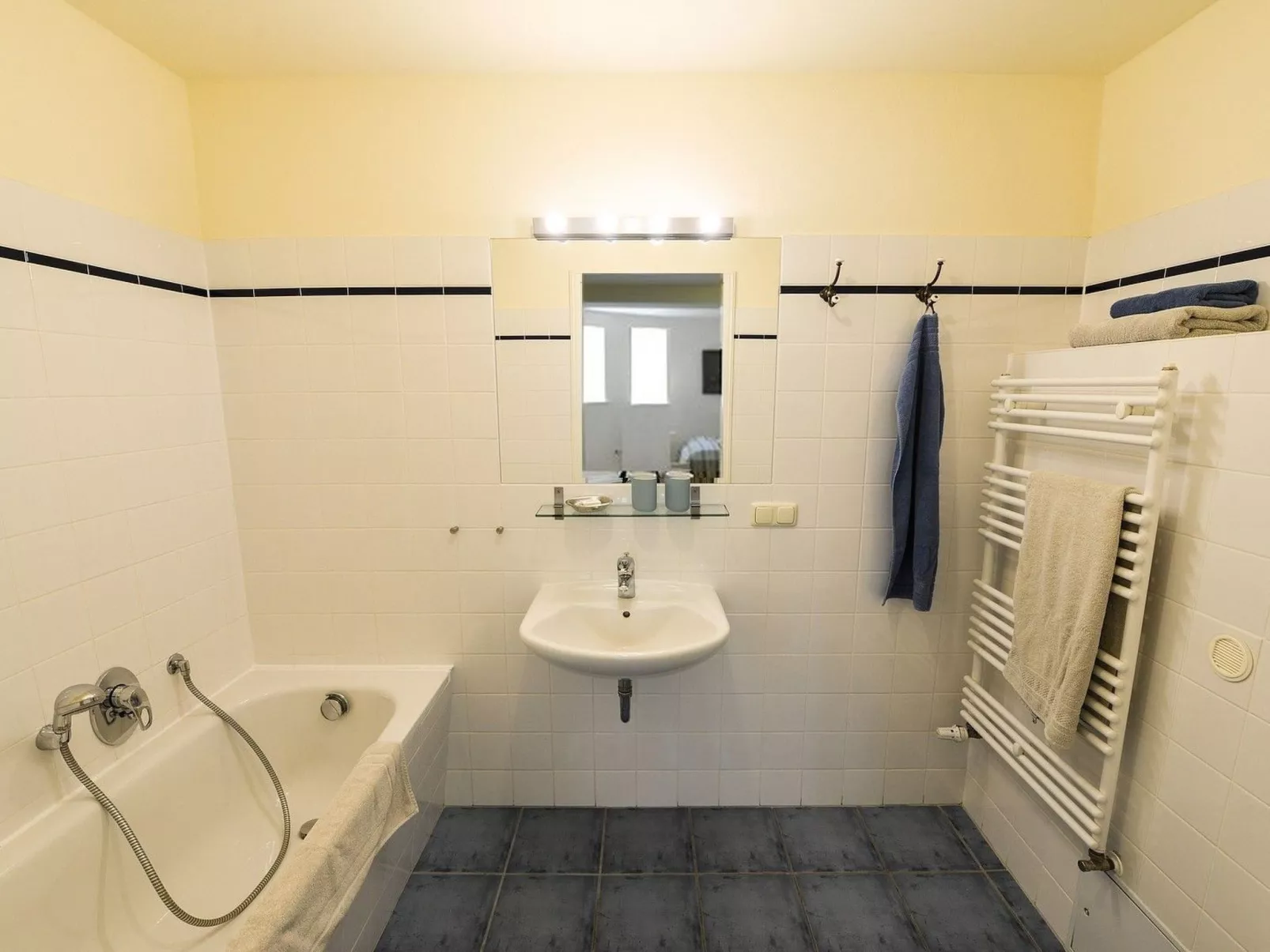 Wohnung im Erdgeschoss des Gutshauses-Binnen