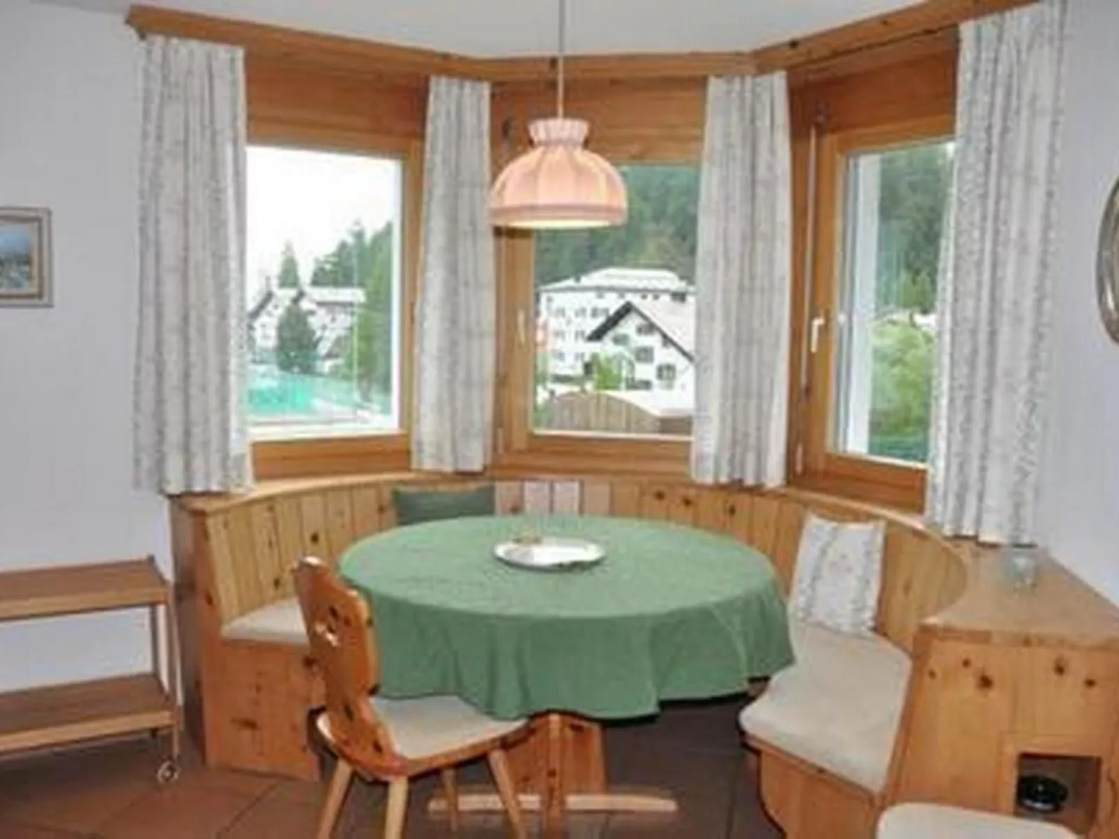 Chesa Sunasain V8-Binnen