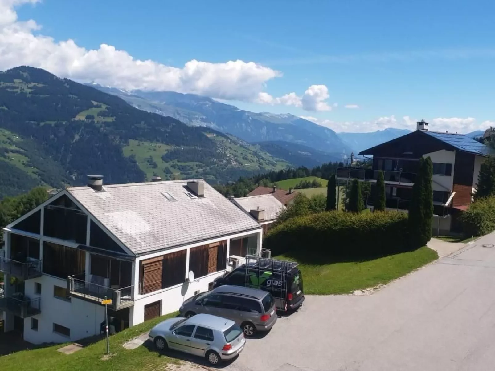 Aparthaus Surselva, direkt an der Skipiste-Buiten