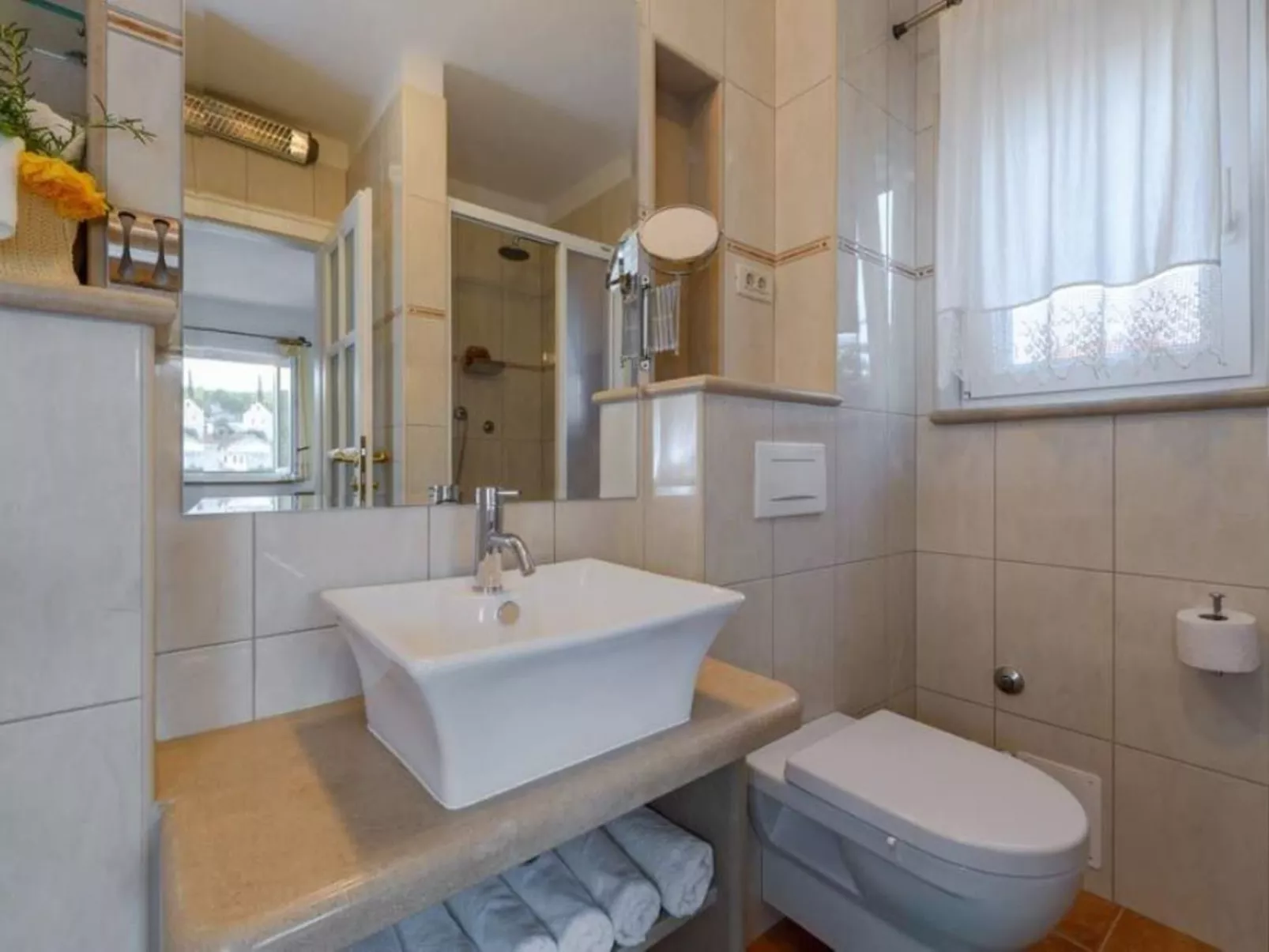  Angelina mit Pool & Sauna-Binnen